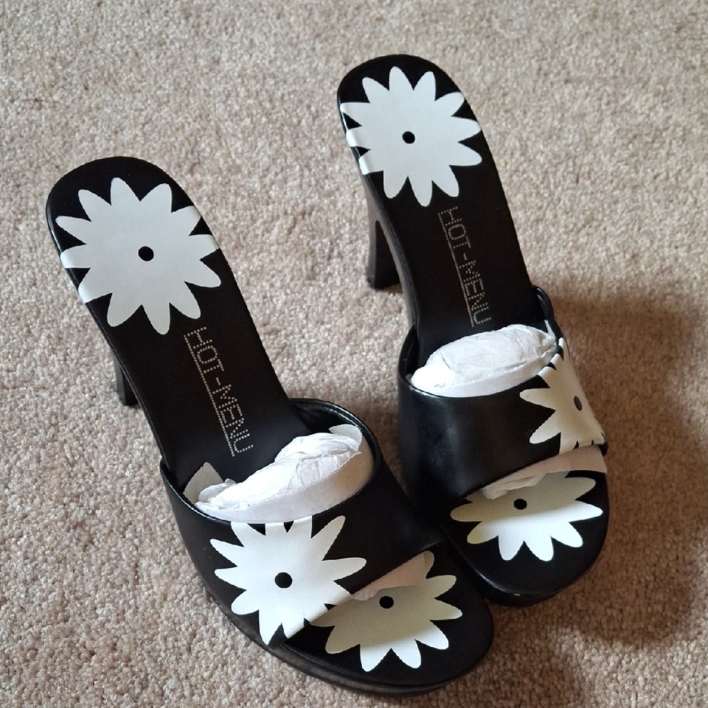HOT-MENU Black and White Floral Women's Heels - Picture 1 of 9